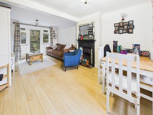 LIVING ROOM- click for photo gallery